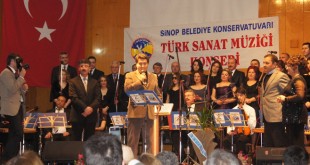 Sinop Belediye Konservatuvarı Türk sanat müziği konseri sahnesi