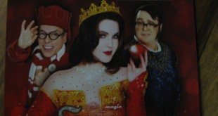 Snow White pantomim gösterisi için kırmızı tonlu tiyatro afişi