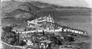 Deniz kıyısındaki Sinop şehrinin eski bir gravür çiziminde görünümü