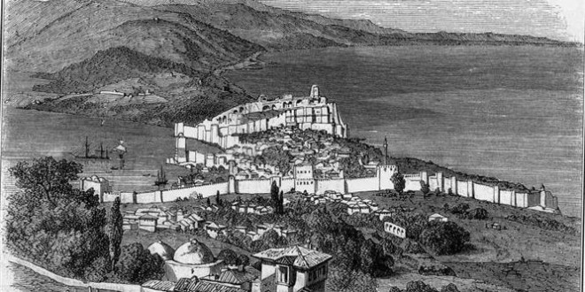 Deniz kıyısındaki Sinop şehrinin eski bir gravür çiziminde görünümü