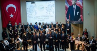 Sinop Belediye Konservatuvarı kış konseri sahnede topluluk görüntüsü