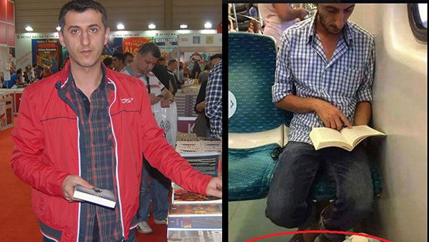 Kitap fuarında bir erkek ve otobüste kitap okuyan başka bir erkek
