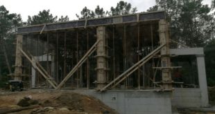Hamsilos'ta inşa halindeki mescidin beton iskeleti