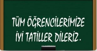 Tüm öğrencilere iyi tatiller dileyen yeşil yazı tahtası