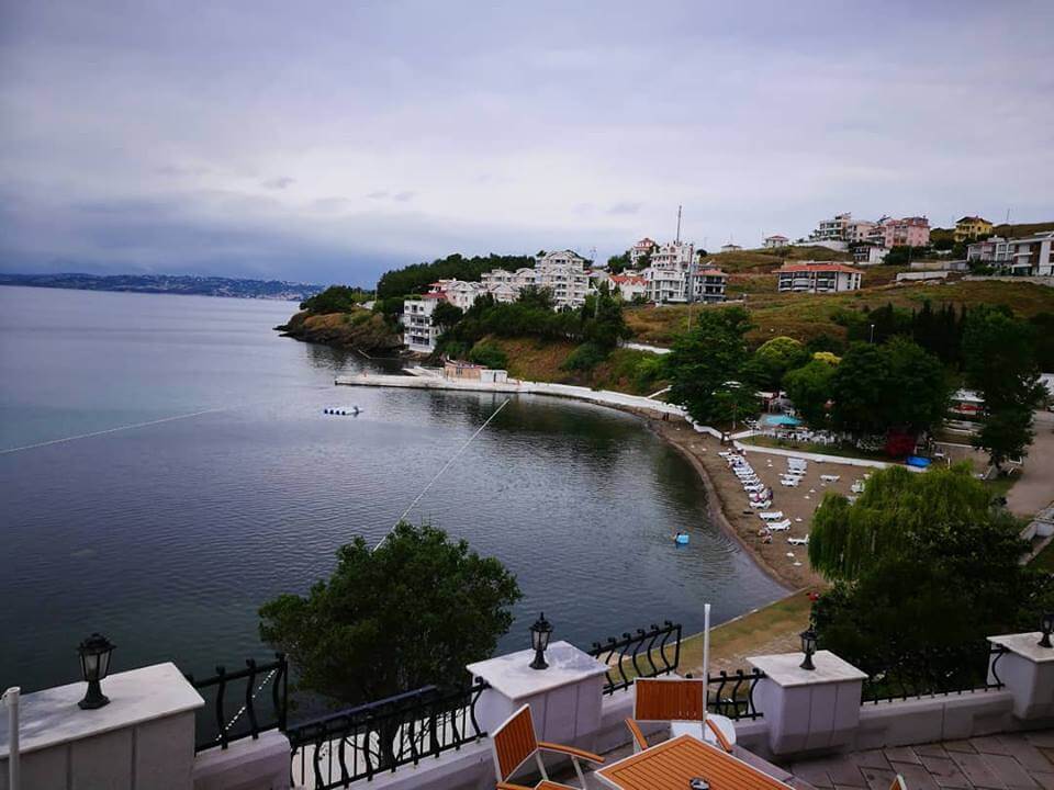 Karakum Öğretmen Evi'nden koyun havadan görünen manzarası