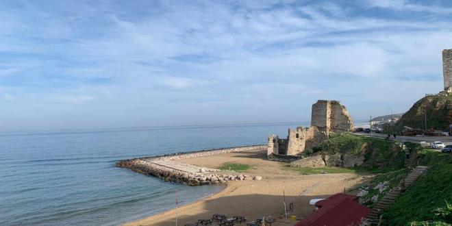 Sinop sahilinde eski kale kalıntısının havadan görünümü